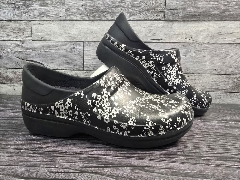 Crocs Neria Pro II Graphic work Slip-On Clog Silver Floral Print Woman's Size 7
